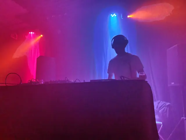 Cue.bitch behind the decks